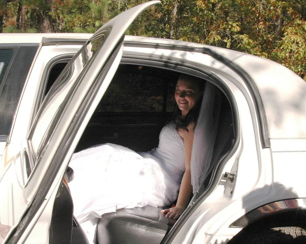 Wedding Limo Pic In St Paul,Mn.